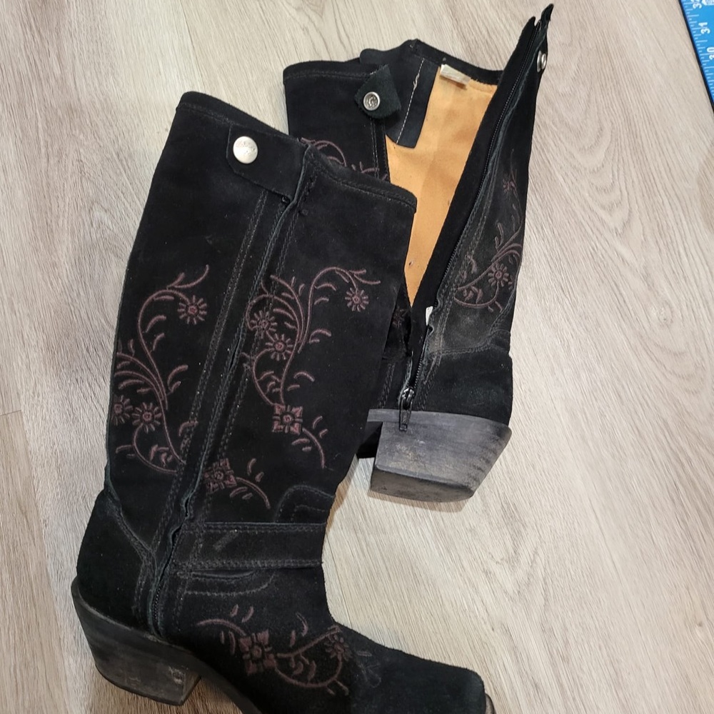 Boots - Picture 8 of 8